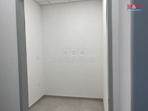 Pronájem kanceláře, Třinec - Lyžbice, nám. Svobody, 61 m2
