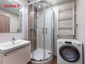 Pronájem bytu 1+kk, Praha - Vršovice, Petrohradská, 30 m2