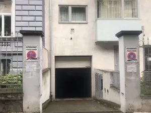 Pronájem garážového stání, Praha - Bubeneč, Ovenecká, 15 m2