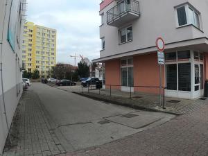 Pronájem garážového stání, České Budějovice, Lidická tř., 13 m2