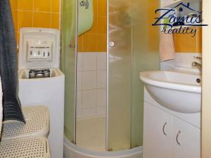 Pronájem bytu 2+kk, Kladno, Na růžovém poli, 45 m2