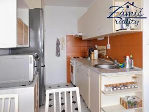 Pronájem bytu 2+kk, Kladno, Na růžovém poli, 45 m2