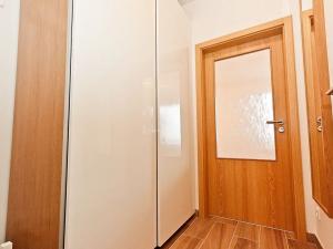 Pronájem bytu 1+kk, Praha - Horní Měcholupy, 40 m2