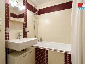 Pronájem bytu 2+kk, Praha - Dubeč, Winklerova, 43 m2