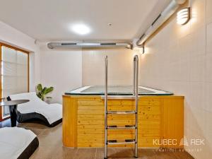Prodej ubytování, Chotoviny, Táborská, 2200 m2