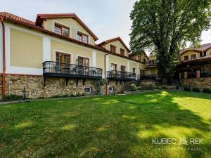 Prodej ubytování, Chotoviny, Táborská, 2200 m2