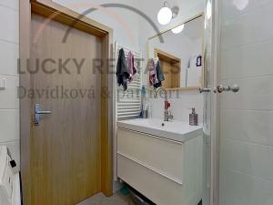Pronájem bytu 1+kk, Praha - Vysočany, Jana Přibíka, 29 m2