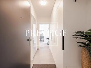 Pronájem bytu 1+kk, Praha, Zvěřinova, 39 m2