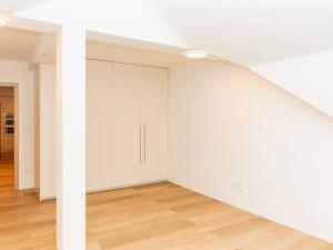 Pronájem bytu 3+1, Praha, Bubenečská, 153 m2