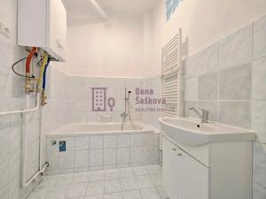 Pronájem bytu 2+1, Jindřichův Hradec, Sládkova, 61 m2