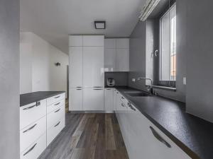 Prodej rodinného domu, Praha - Dolní Měcholupy, Na návsi, 392 m2