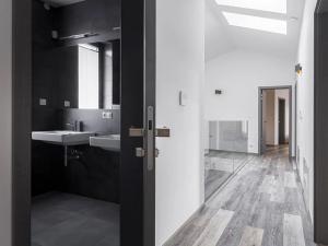 Prodej rodinného domu, Praha - Dolní Měcholupy, Na návsi, 392 m2