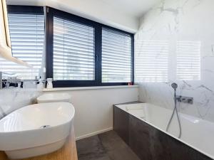 Pronájem vily, Praha - Horní Měcholupy, U Golfu, 248 m2