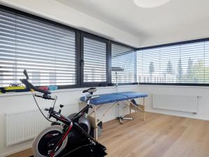 Pronájem vily, Praha - Horní Měcholupy, U Golfu, 248 m2