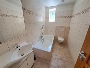 Pronájem bytu 2+1, Praha, Na květnici, 66 m2