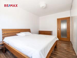Prodej bytu 2+kk, Mníšek pod Brdy, Ke škole, 57 m2