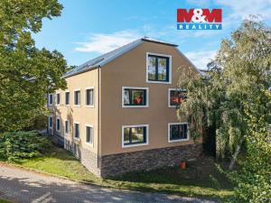 Prodej bytu 2+kk, Praha - Holyně, náměstí Pod lípou, 61 m2