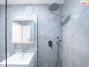 Prodej bytu 3+1, Praha - Kobylisy, Chabařovická, 69 m2