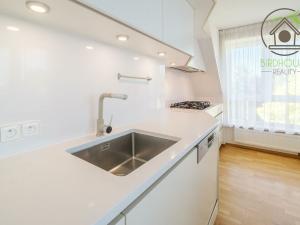 Prodej bytu 2+1, Praha - Suchdol, Brandejsovo náměstí, 116 m2
