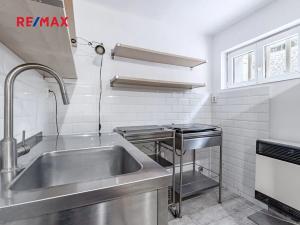 Prodej ubytování, Praha - Karlín, Pernerova, 60 m2