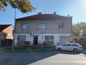 Prodej obchodního prostoru, Praha - Kunratice, náměstí Prezidenta Masaryka, 200 m2