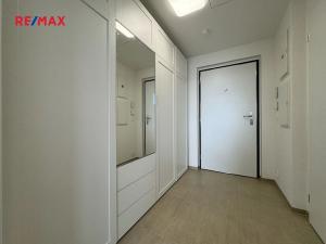 Pronájem bytu 1+kk, Praha - Hloubětín, Kolbenova, 35 m2