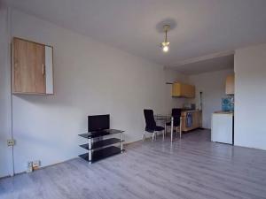 Pronájem bytu 2+kk, Praha - Kobylisy, Mirovická, 45 m2