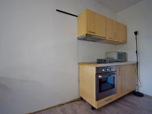 Pronájem bytu 2+kk, Praha - Kobylisy, Mirovická, 45 m2