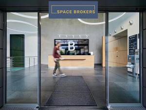 Pronájem kanceláře, Praha - Jinonice, Radlická, 2500 m2