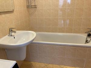 Pronájem bytu 1+1, Praha - Troja, Olštýnská, 43 m2
