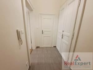 Pronájem bytu 2+kk, Praha - Nusle, Ctiradova, 43 m2