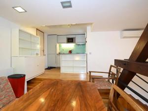 Pronájem bytu 2+kk, Praha - Dejvice, Srbská, 66 m2