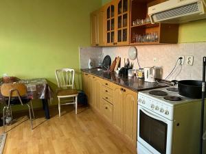 Pronájem bytu 2+kk, Praha - Troja, Olštýnská, 42 m2