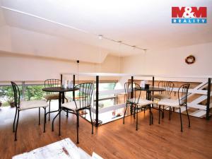 Pronájem obchodního prostoru, Neratovice, nám. Republiky, 40 m2