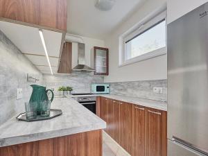 Pronájem bytu 2+kk, Praha - Dubeč, Dubeckého, 53 m2