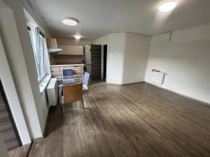 Pronájem bytu 2+kk, Praha - Horní Počernice, Khodlova, 55 m2