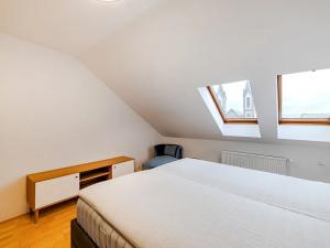 Pronájem bytu 2+kk, Praha - Karlín, Pernerova, 100 m2