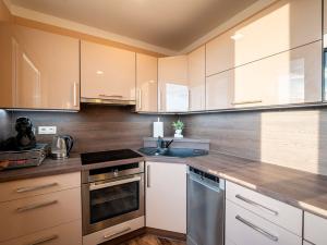 Prodej bytu 3+1, Praha - Letňany, Tupolevova, 85 m2