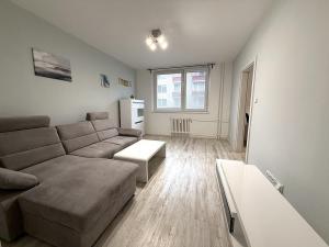 Pronájem bytu 2+1, Hrušovany u Brna, Sídliště, 65 m2
