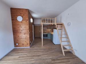 Pronájem bytu 1+kk, Praha - Košíře, Pod Kavalírkou, 26 m2