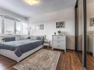 Prodej bytu 2+kk, Praha - Dejvice, Evropská, 47 m2