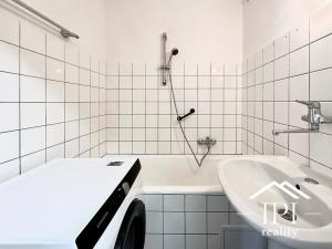 Pronájem bytu 2+1, Praha - Libeň, U Slovanky, 56 m2