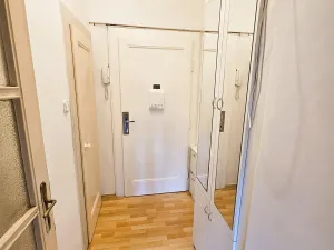 Pronájem bytu 1+kk, Praha - Holešovice, V zákoutí, 30 m2