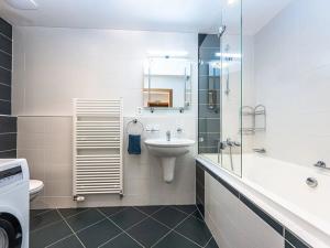 Pronájem bytu 2+kk, Praha - Stodůlky, Švejcarovo náměstí, 57 m2
