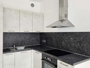 Pronájem bytu 2+kk, Praha - Dolní Měcholupy, Kardausova, 54 m2
