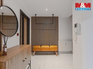 Prodej bytu 2+kk, Klatovy - Klatovy III, Husovo náměstí, 77 m2