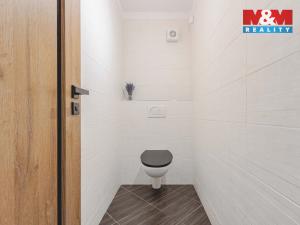 Prodej bytu 2+kk, Klatovy - Klatovy III, Husovo náměstí, 77 m2