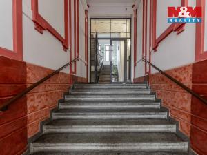 Prodej bytu 2+kk, Klatovy - Klatovy III, Husovo náměstí, 77 m2