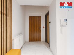 Prodej bytu 2+kk, Klatovy - Klatovy III, Husovo náměstí, 78 m2