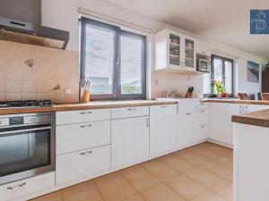 Prodej rodinného domu, Králův Dvůr, Na Vyhlídce, 195 m2